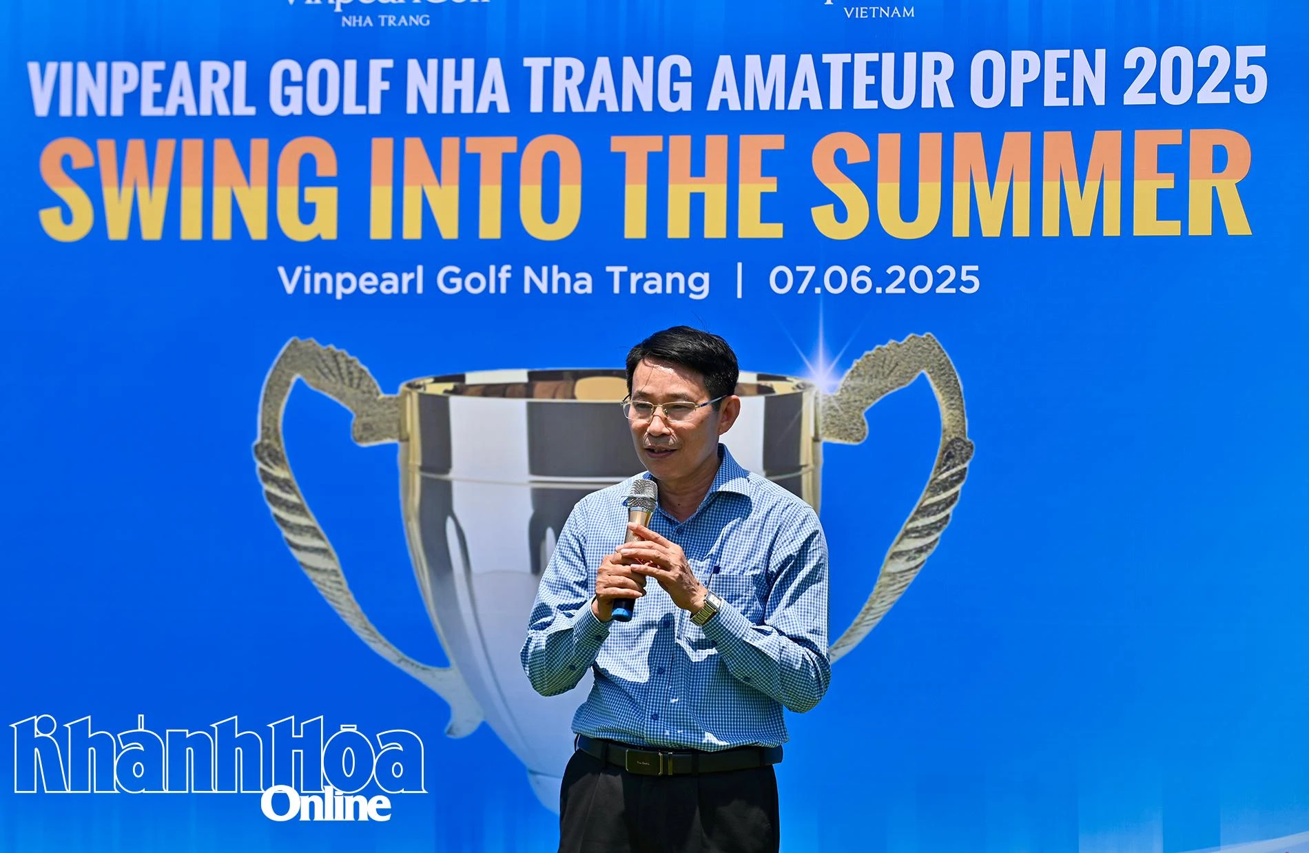 Ông Đinh Văn Thiệu-Phó Chủ tịch UBND tỉnh đến dự và phát biểu tại giải.