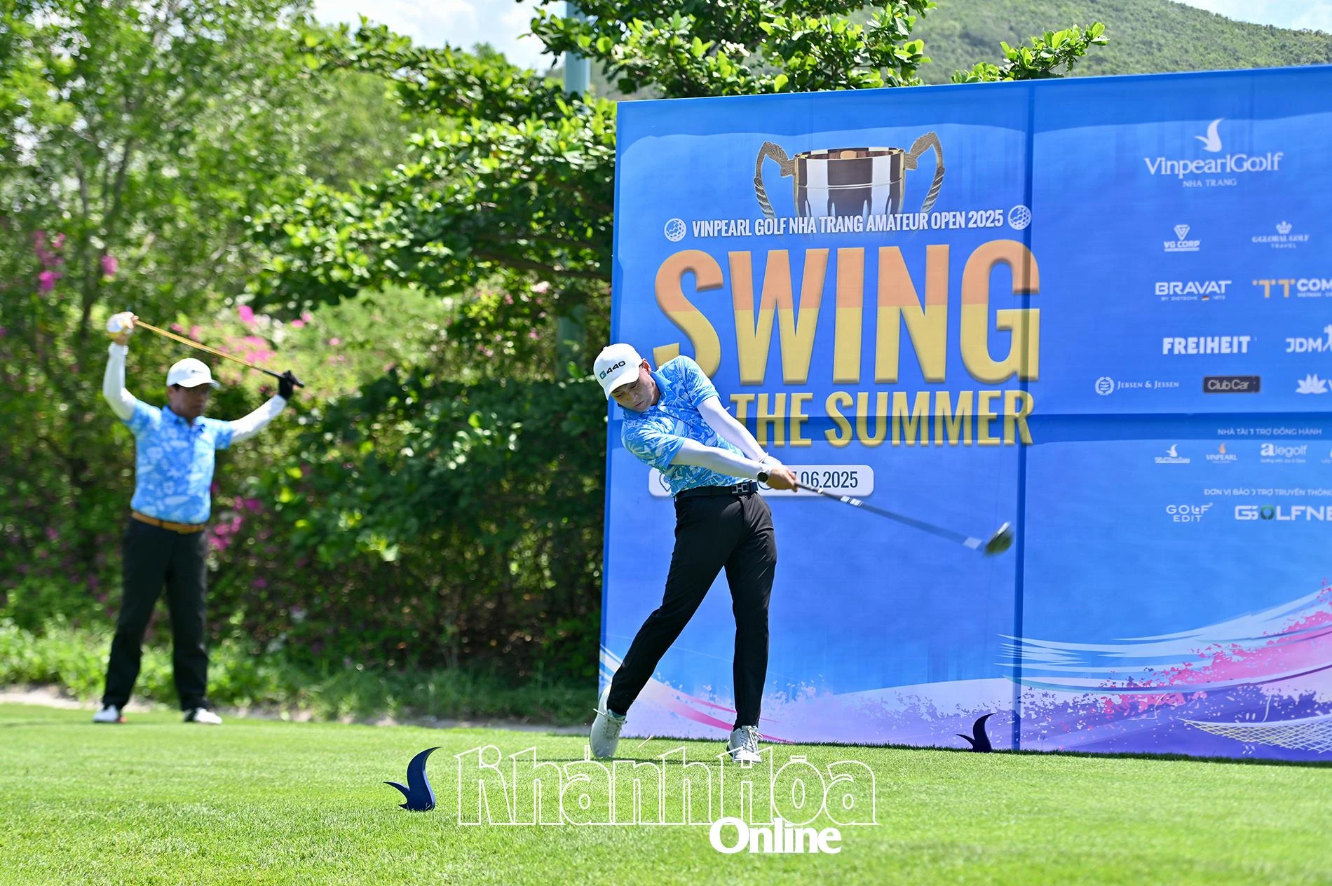 Các golfer thi đấu tại giải.