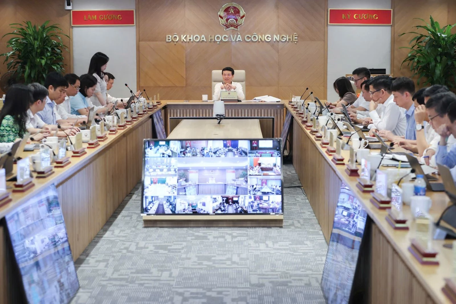 Quang cảnh buổi giao ban.
