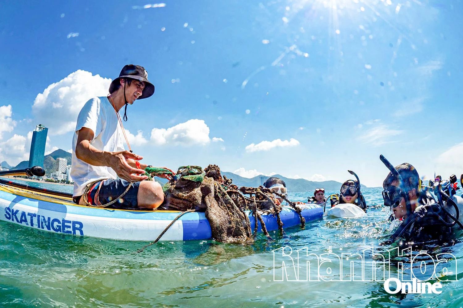 Clean-up dives to keep the sea blue