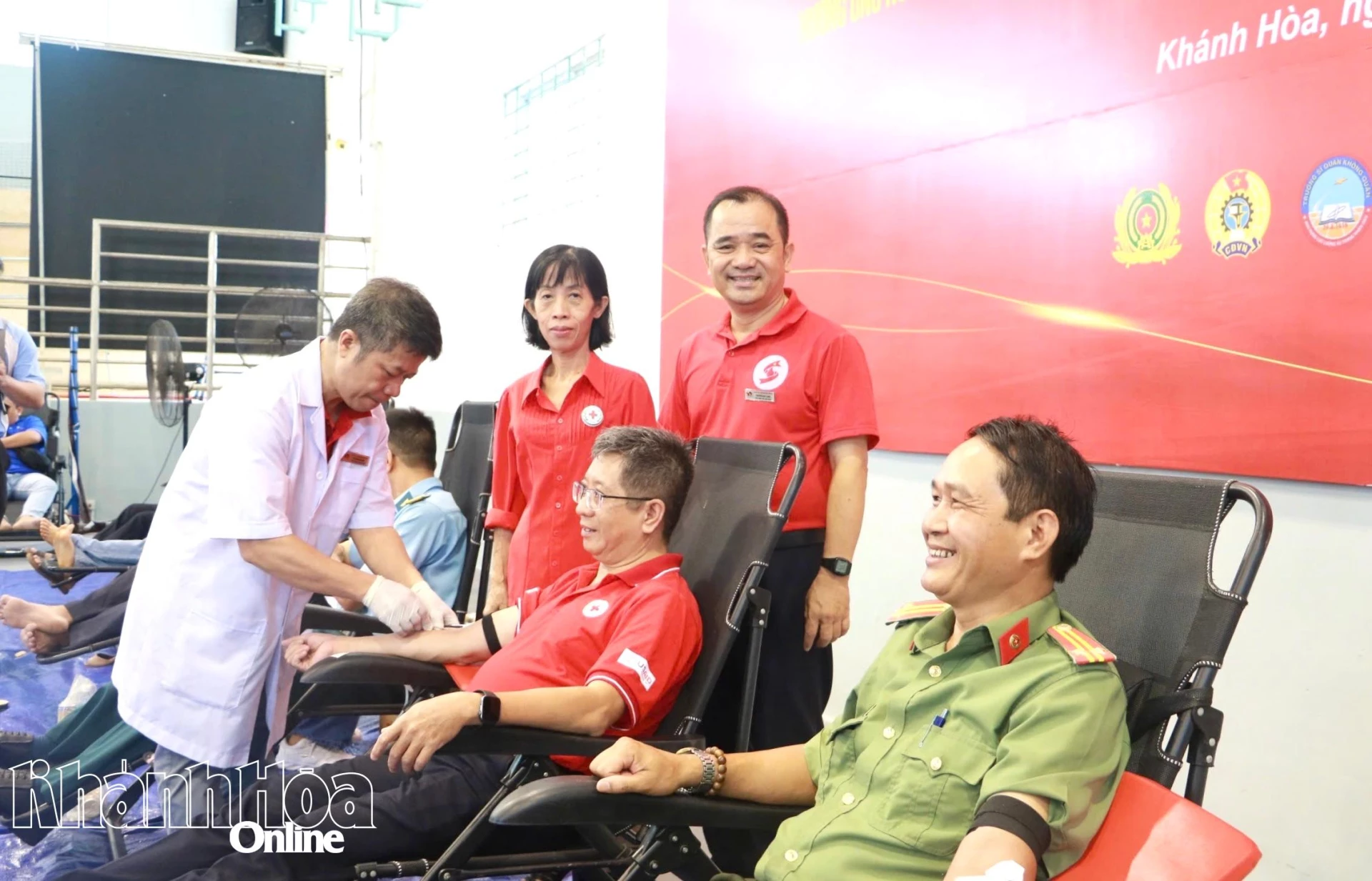 Gần 700 người tham gia chương trình Hành trình Đỏ năm 2025