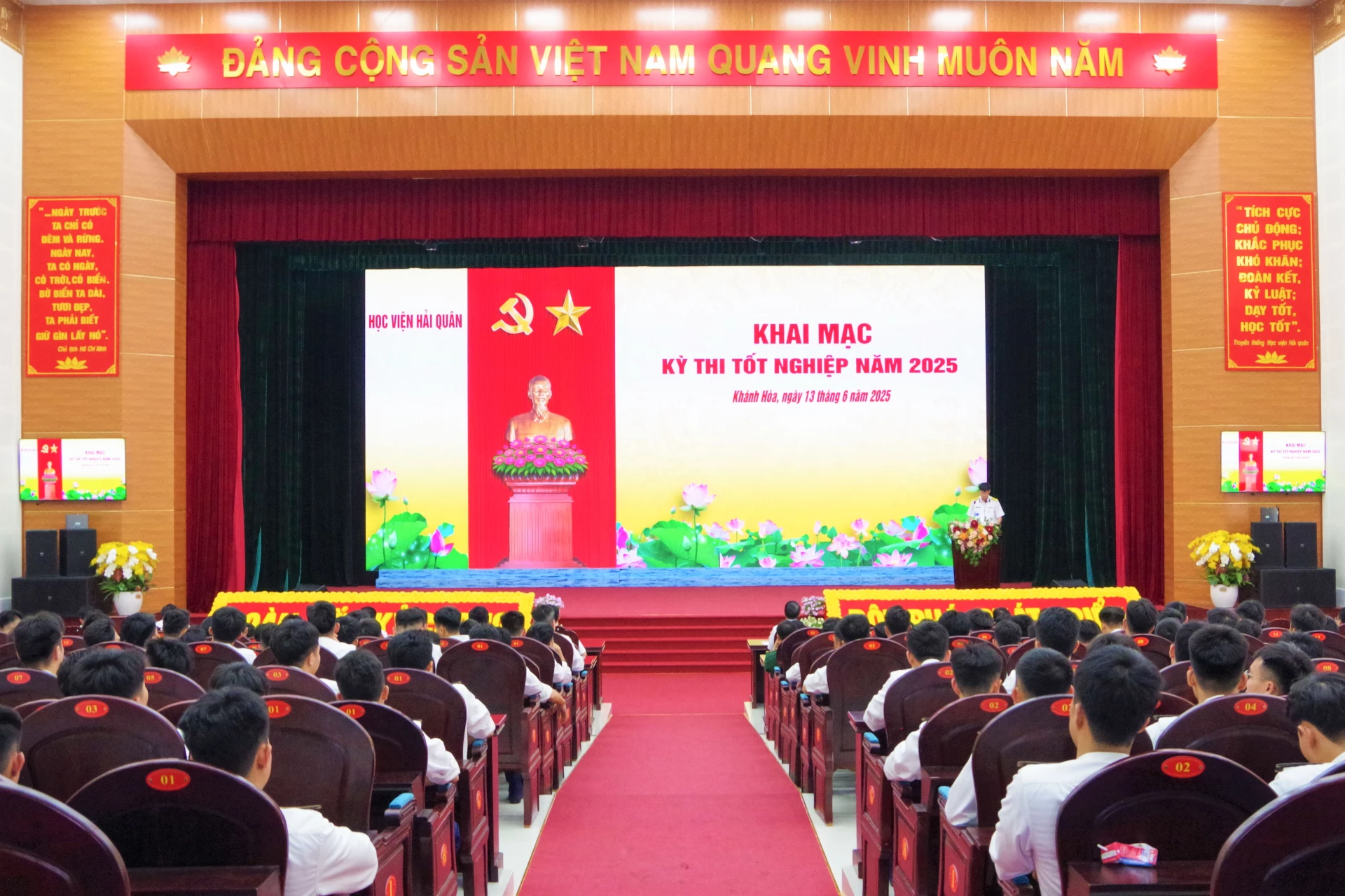 Quang cảnh khai mạc kỳ thi.