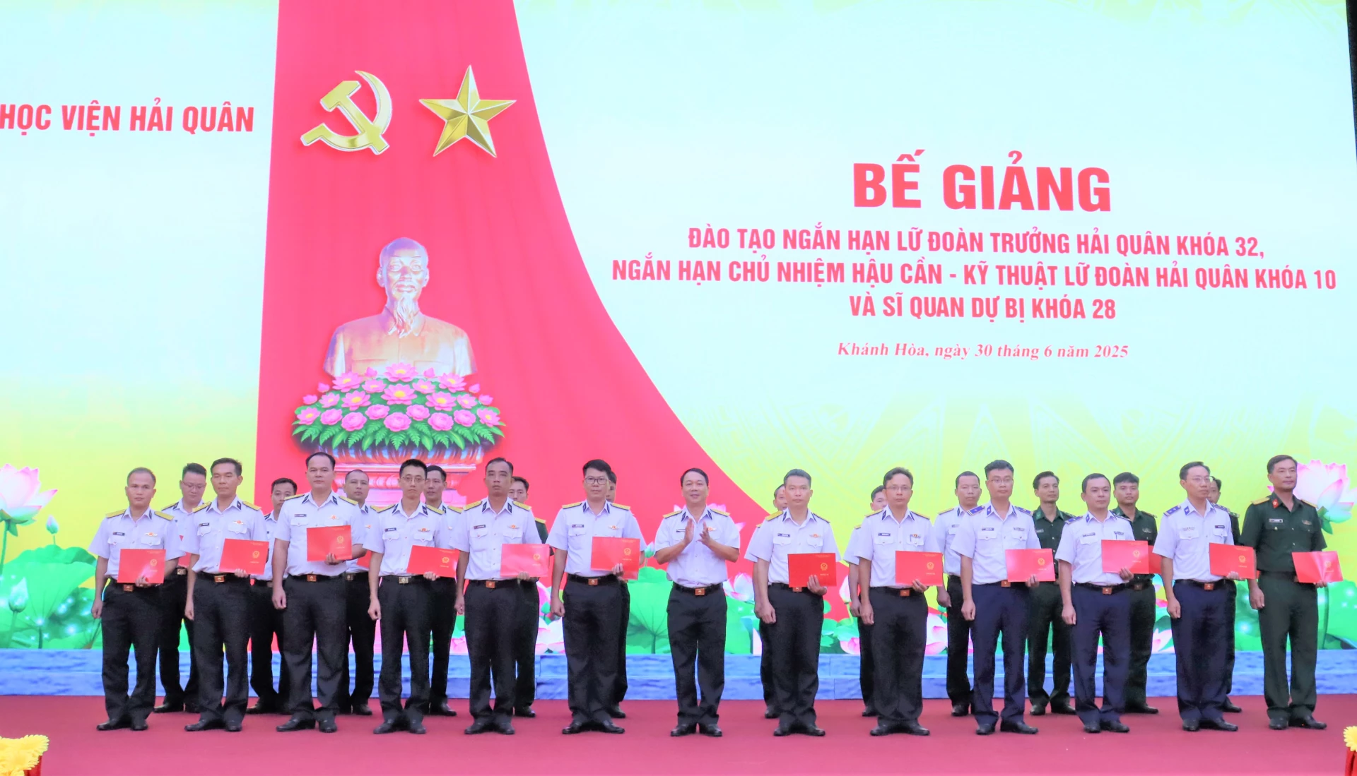 Học viện Hải quân bế giảng các lớp đào tạo ngắn hạn năm 2025