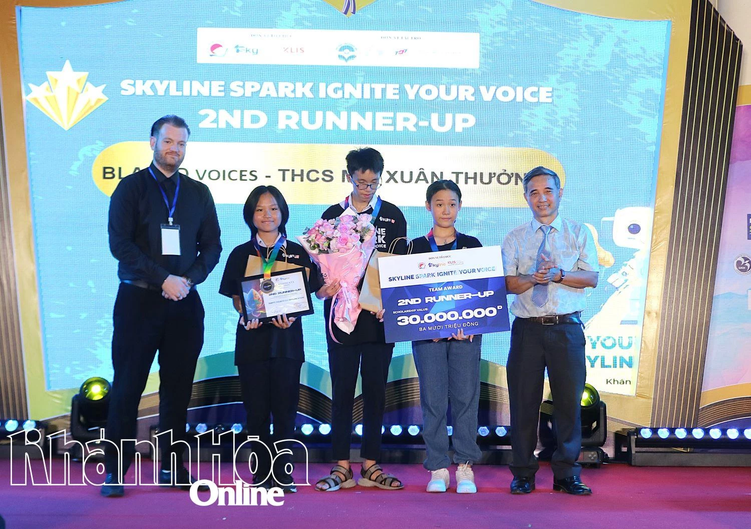 Chung kết cuộc thi tranh biện tiếng Anh "Skyline Spark ignite your voice"