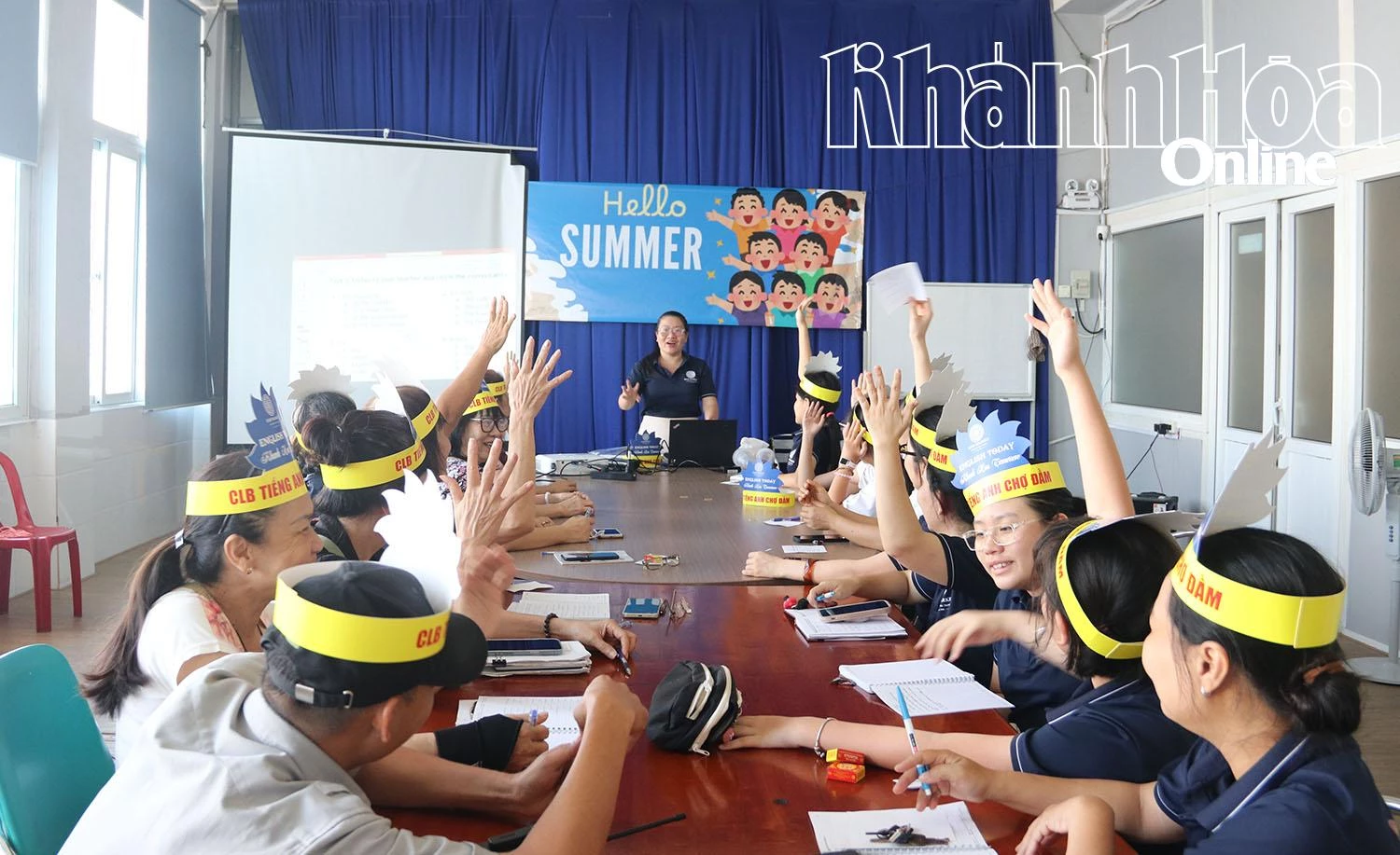 Học tiếng Anh bằng hình thức sinh hoạt câu lạc bộ giúp học viên thoải mái, không bị áp lực.