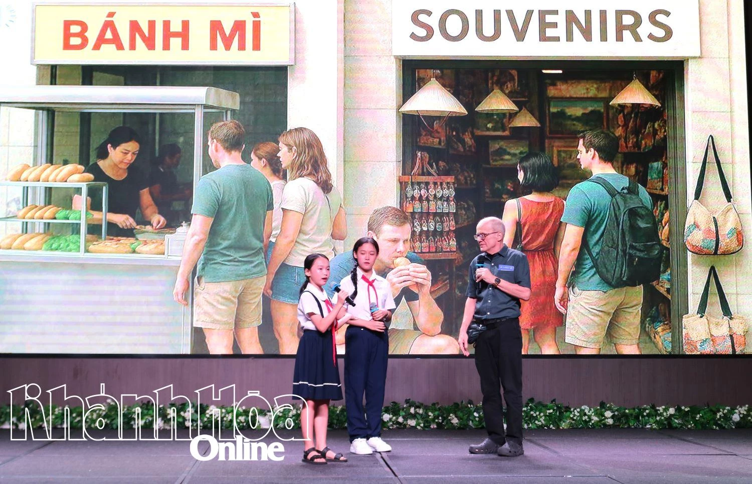 Phân cảnh du khách gặp gỡ và nhận được sự giúp đỡ từ hai em học sinh.