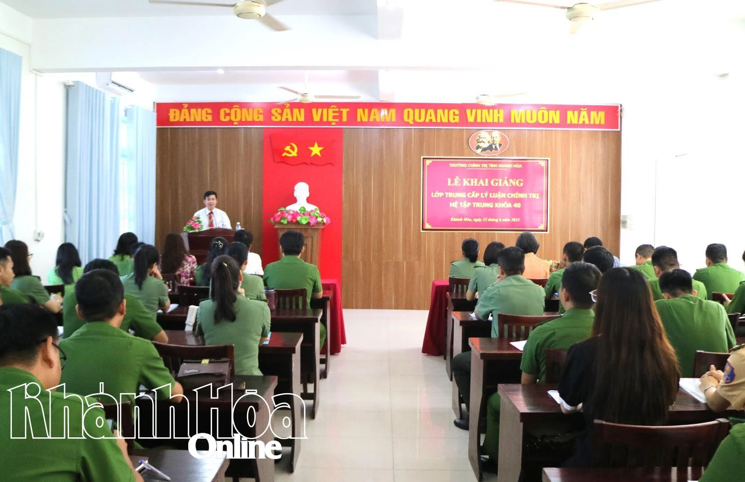 Khai giảng lớp Trung cấp lý luận chính trị hệ tập trung khóa 40