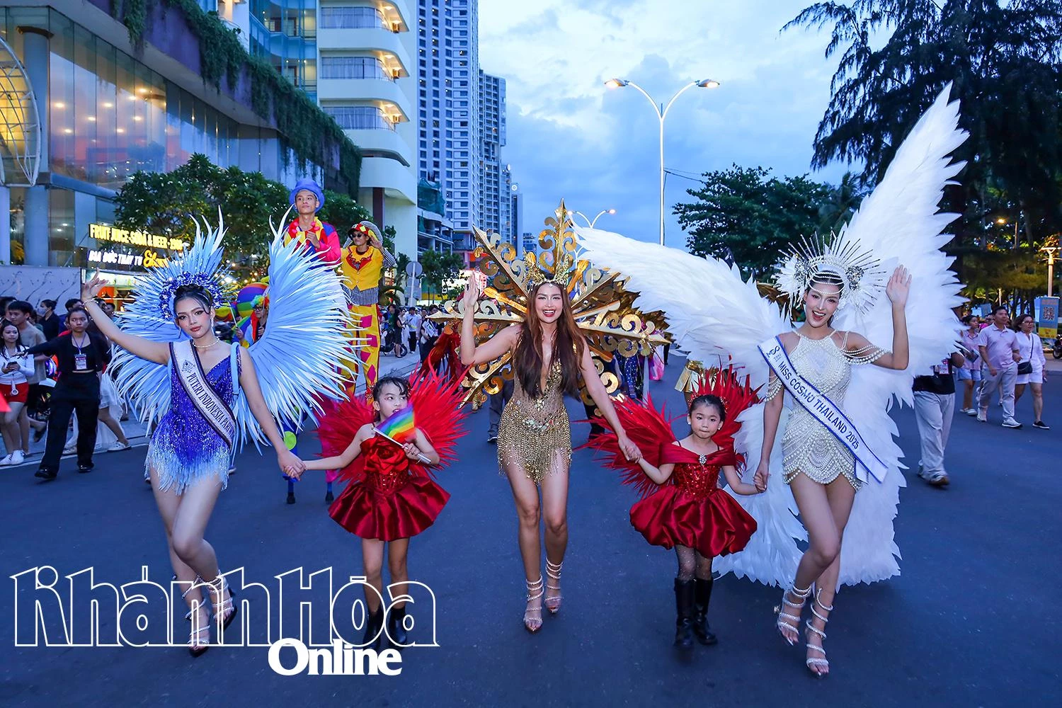 Rộn ràng diễu hành Carnival