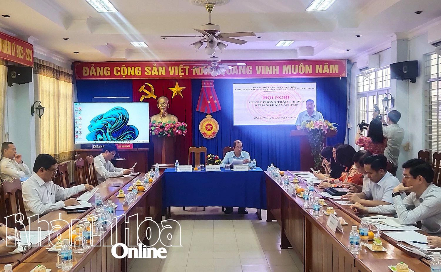 Quang cảnh hội nghị. 