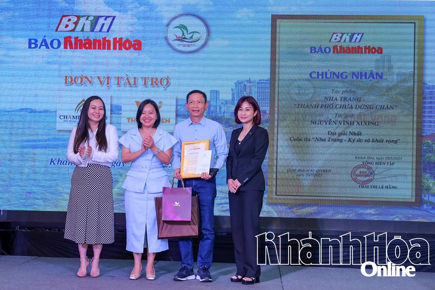 Báo Khánh Hòa trao giải cho 11 tác phẩm xuất sắc trong cuộc thi “Nha Trang - Ký ức và khát vọng”