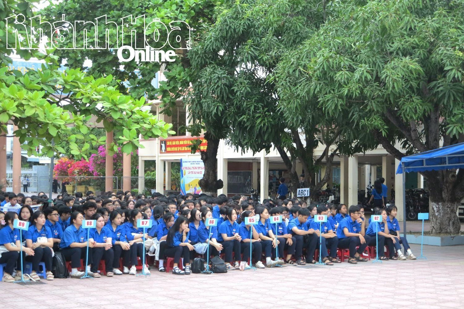 Học sinh một trường THPT trên địa bàn TP. Nha Trang trong một chương trình ngoại khóa.
