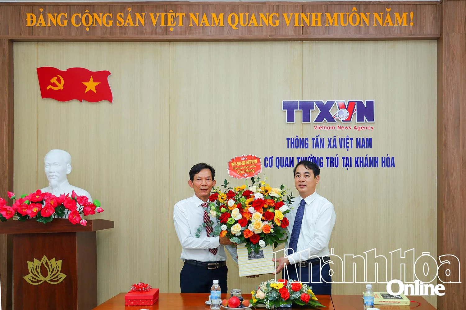 Bí thư Tỉnh ủy Nghiêm Xuân Thành thăm, chúc mừng một số cơ quan báo chí