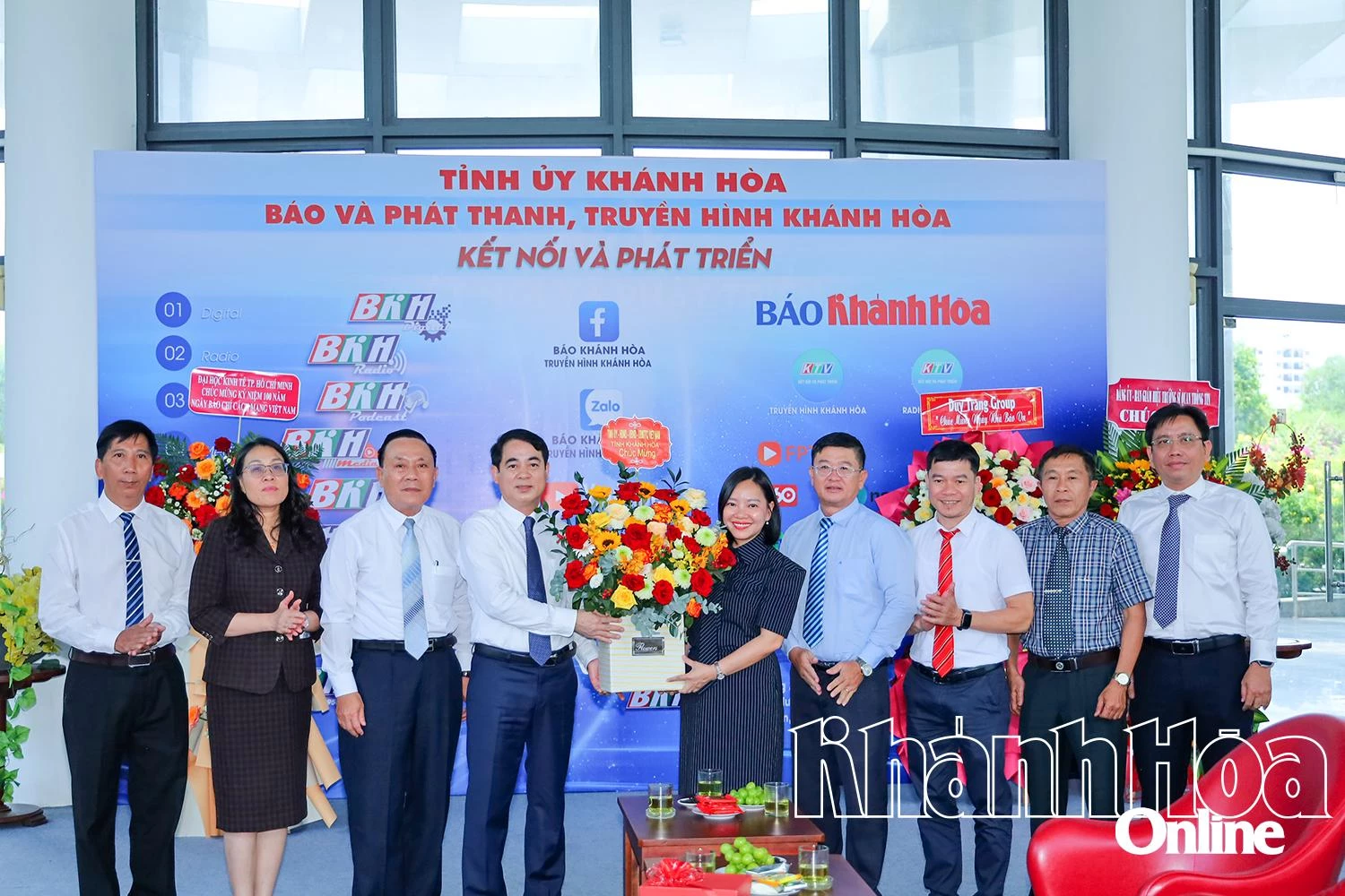 Bí thư Tỉnh ủy Nghiêm Xuân Thành thăm, chúc mừng Báo Khánh Hòa