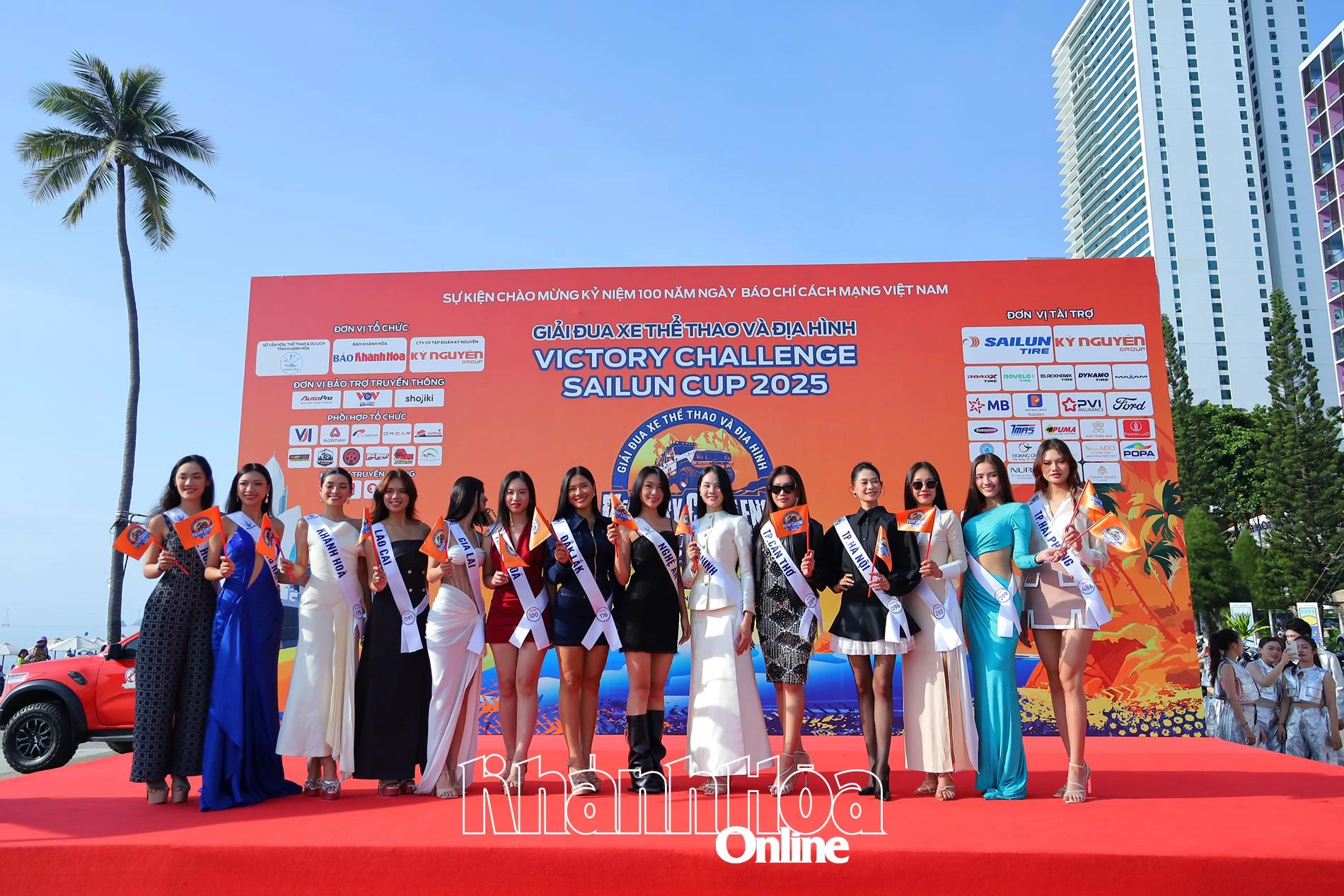 Các thi sinh cuộc thi Hoa hậu Hoàn Vũ 2025 tham dự buổi khai mạc giải đấu.