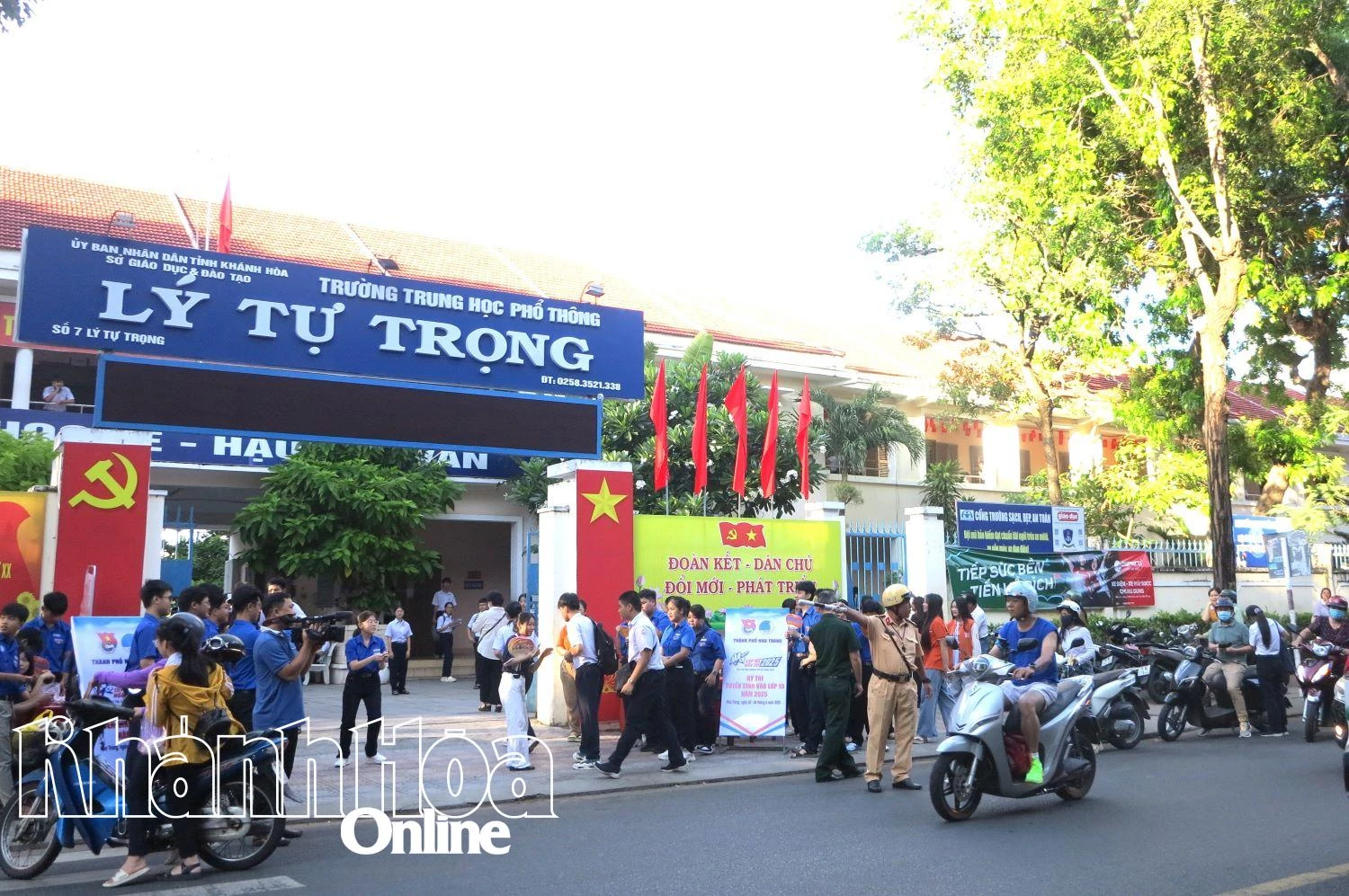 Tuyên truyền, giáo dục an toàn giao thông cho học sinh, sinh viên