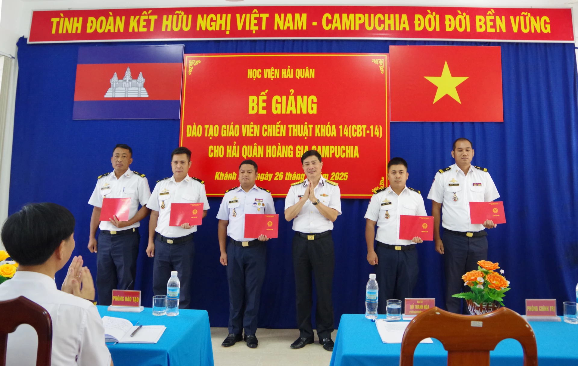 Học viện Hải quân: Bế giảng khóa đào tạo giáo viên chiến thuật Hải quân Hoàng gia Campuchia