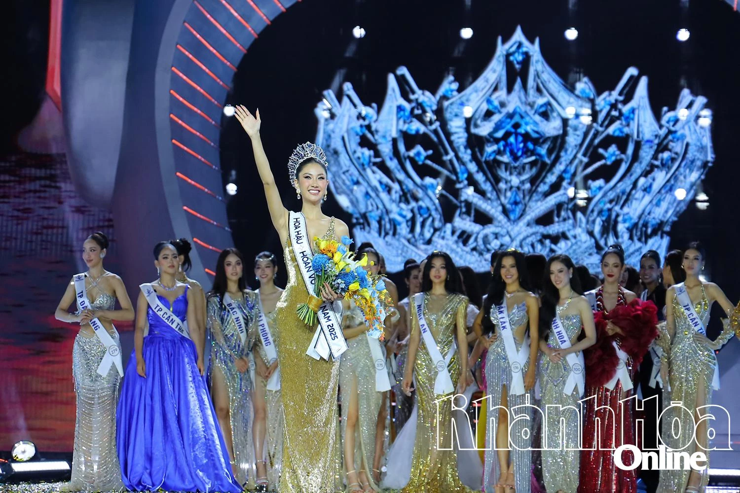 Nguyễn Hoàng Phương Linh đăng quang Hoa hậu Hoàn vũ Việt Nam 2025