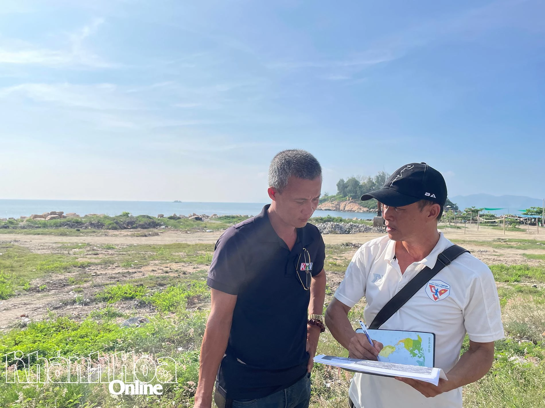 Bộ phận truyền thông, media khảo sát điểm đặt máy quay, truyền hình trực tiếp giải đấu.