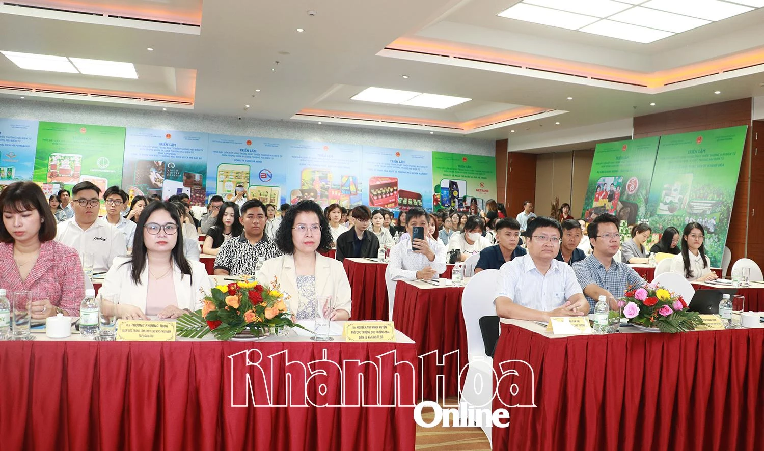 Quang cảnh hội nghị