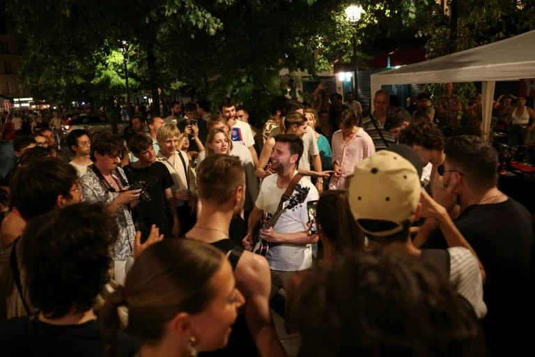 Hàng triệu người đổ về khắp nước Pháp để tham dự lễ hội âm nhạc đường phố thường niên “Fête de la Musique”. Ảnh: yahoo.com