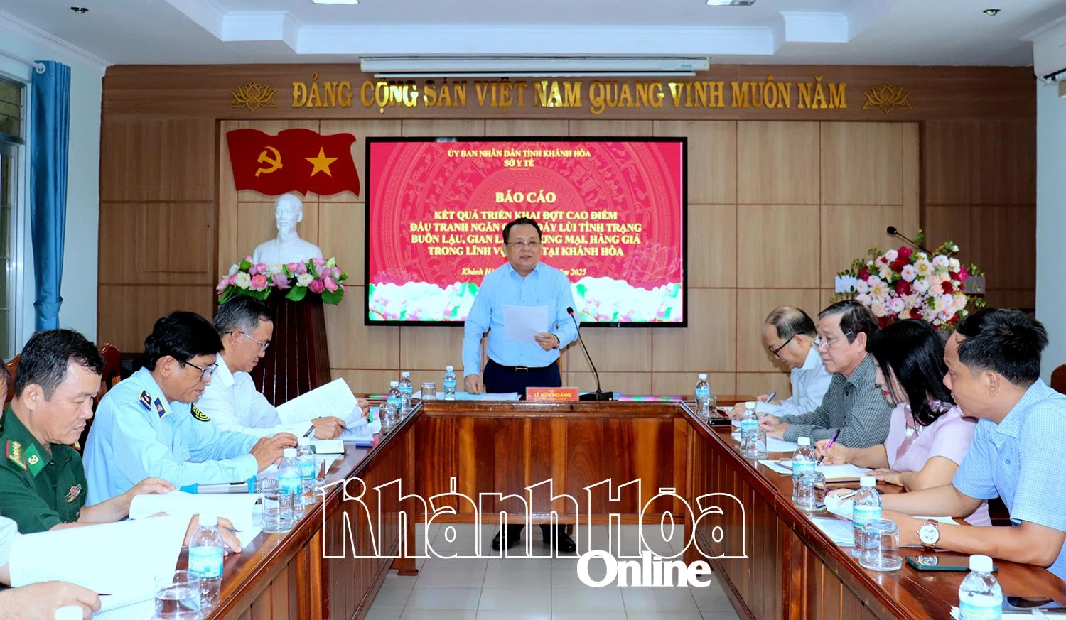 Tổ công tác của tỉnh Khánh Hòa làm việc về công tác chống buôn lậu tại 2 sở