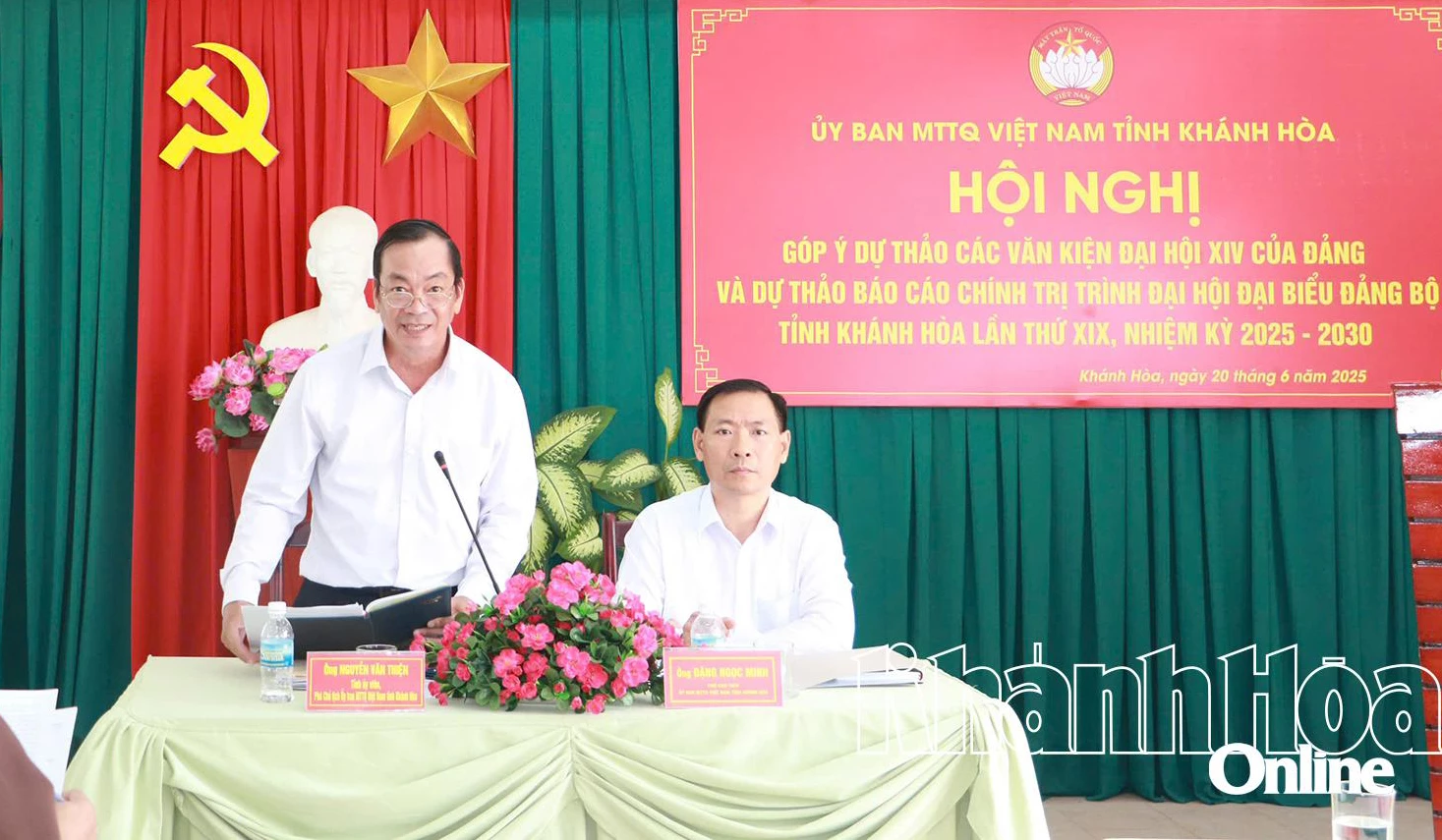 Phó Chủ tịch Thường trực UBMTTQ Việt Nam tỉnh Nguyễn Văn Thiện phát biểu tại hội nghị. 