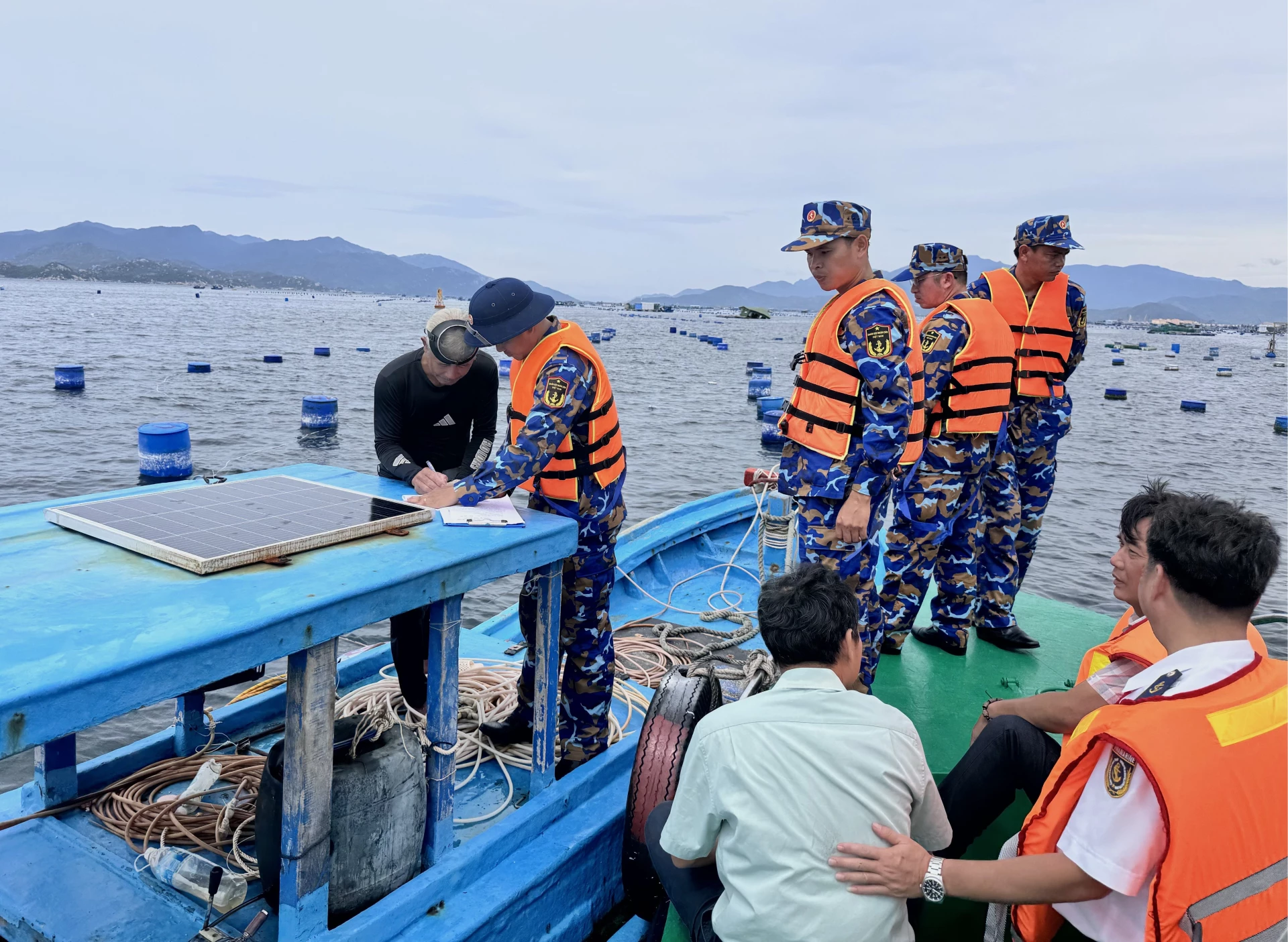 Phối hợp tuần tra, kiểm soát khu vực biển vịnh Cam Ranh