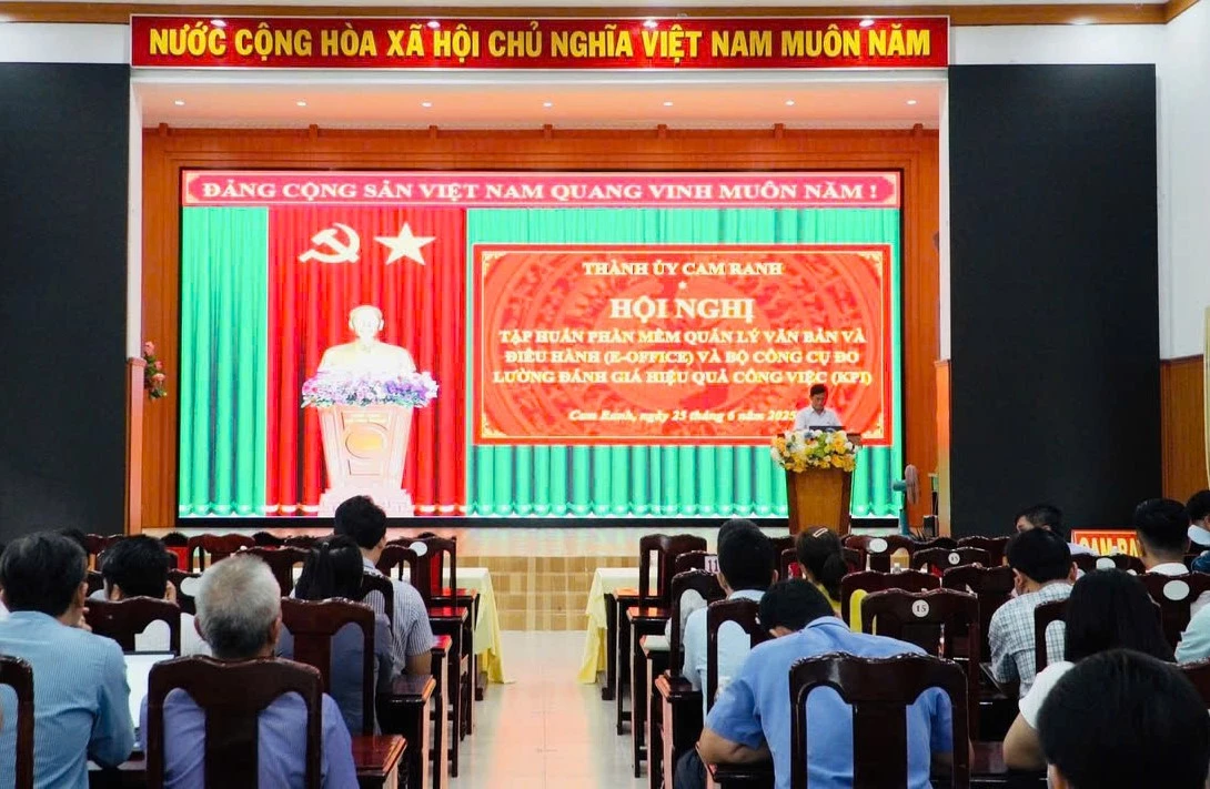 Cam Ranh: Tập huấn phần mềm E-Office và KPI cho hơn 200 cán bộ, công chức
