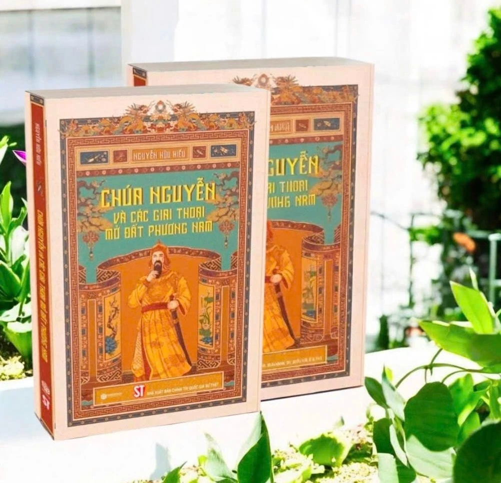 Cuốn sách kể về hành trình mở đất phương Nam qua các giai thoại.