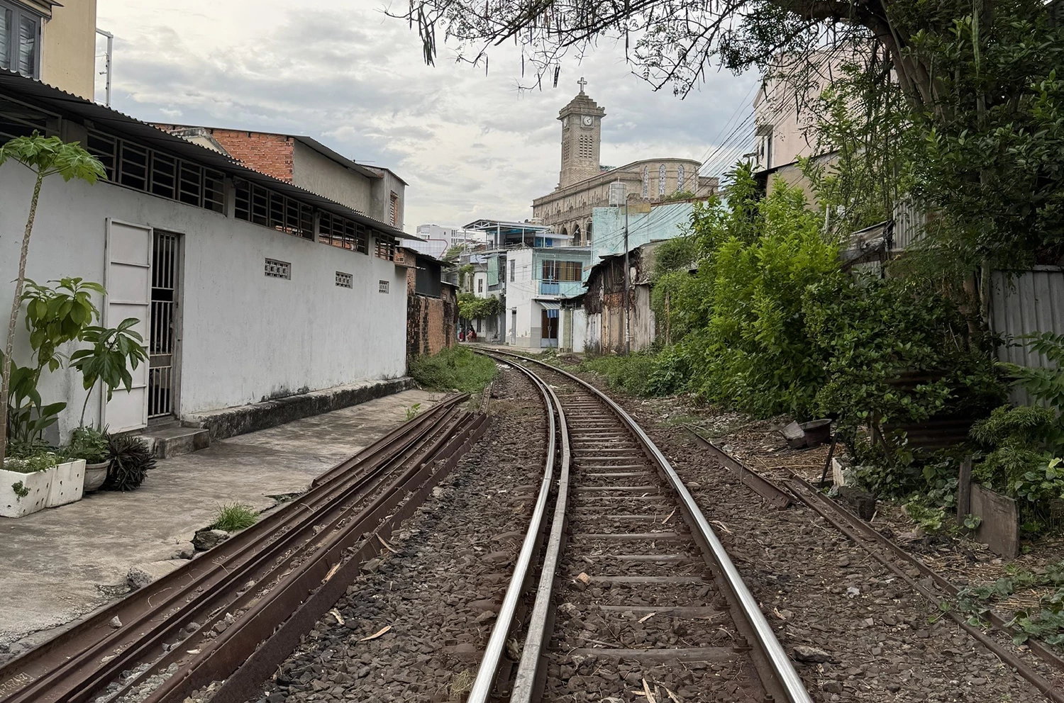 Khi tàu về phố biển