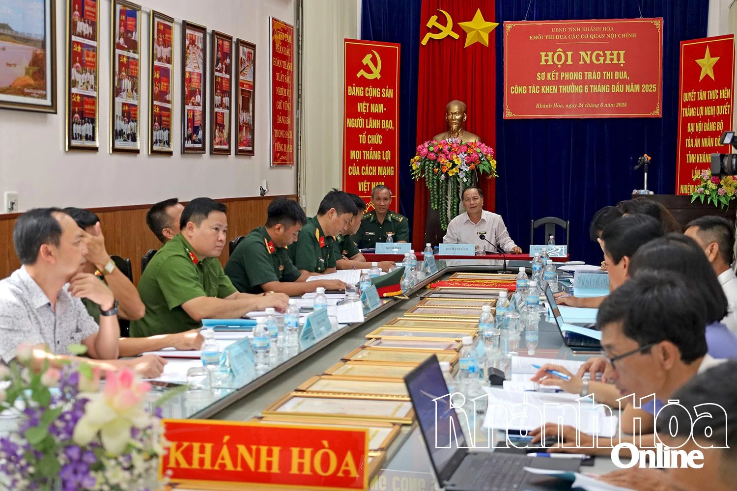 Quang cảnh hội nghị. 