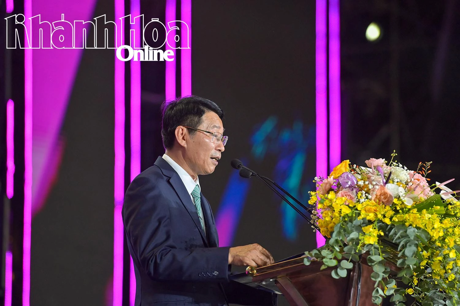 Phó Chủ tịch UBND tỉnh Đinh Văn Thiệu phát biểu khai mạc chương trình Lễ hội Văn hóa - Du lịch biển 2025.