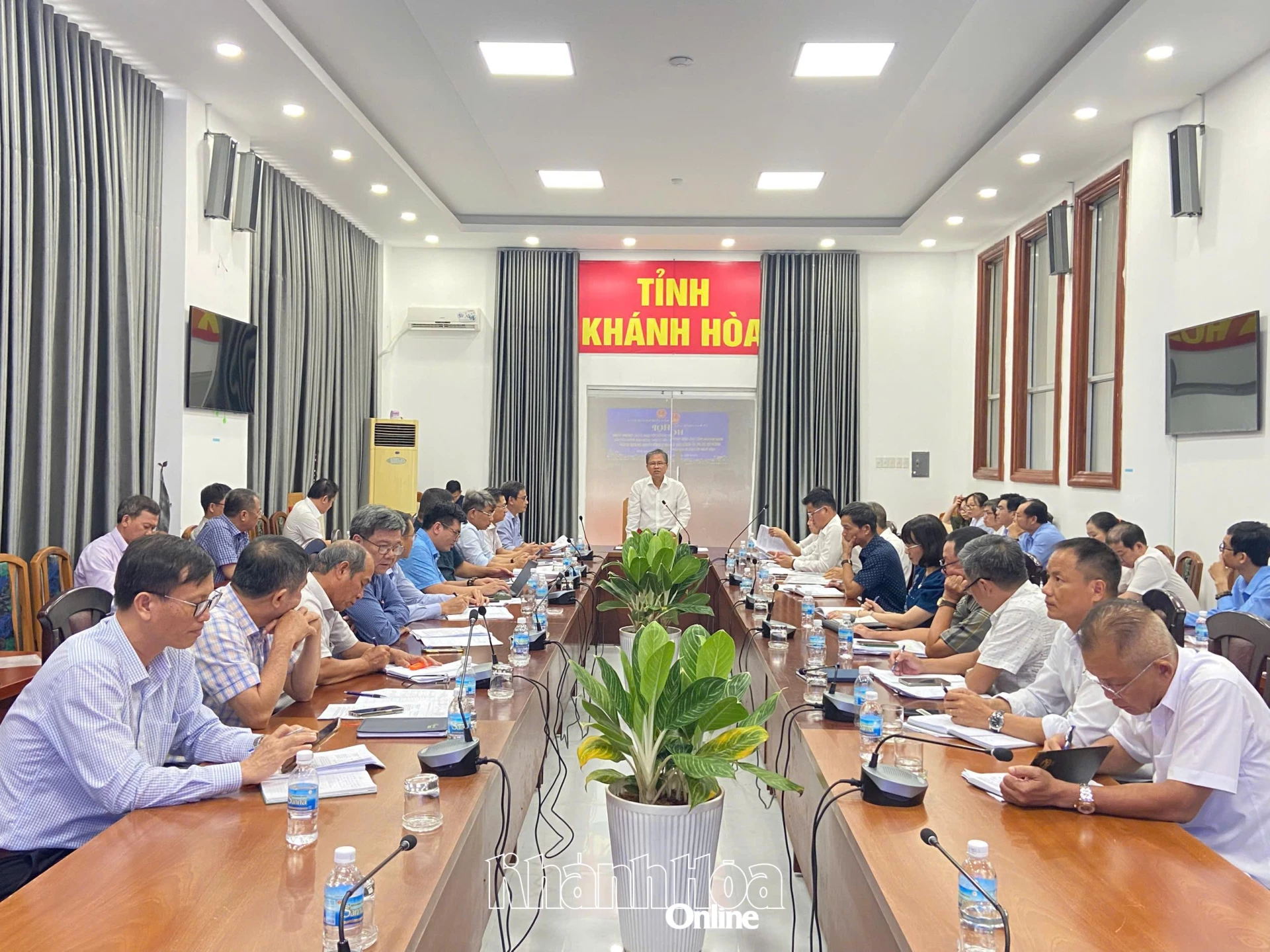 Họp bàn phương án chuyển tiếp quản lý các dự án của TP. Nha Trang và huyện Diên Khánh