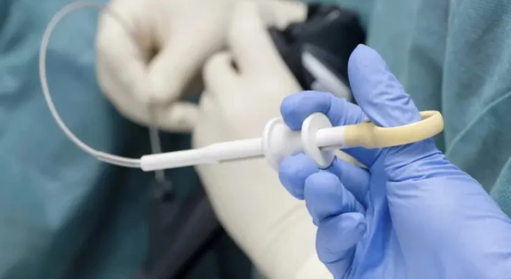 Trong tương lai, viên thuốc thông minh siêu nhỏ có thể sẽ thay thế hoàn toàn các ống nội soi thông thường. Ảnh: resources.healthgrades.com