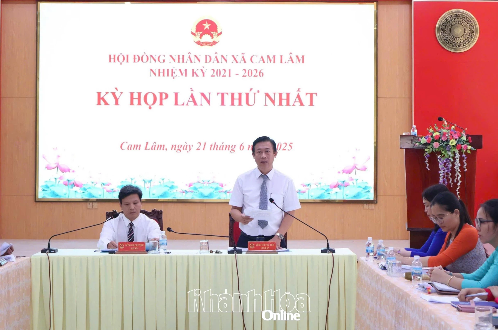 Kỳ họp lần thứ nhất HĐND xã.