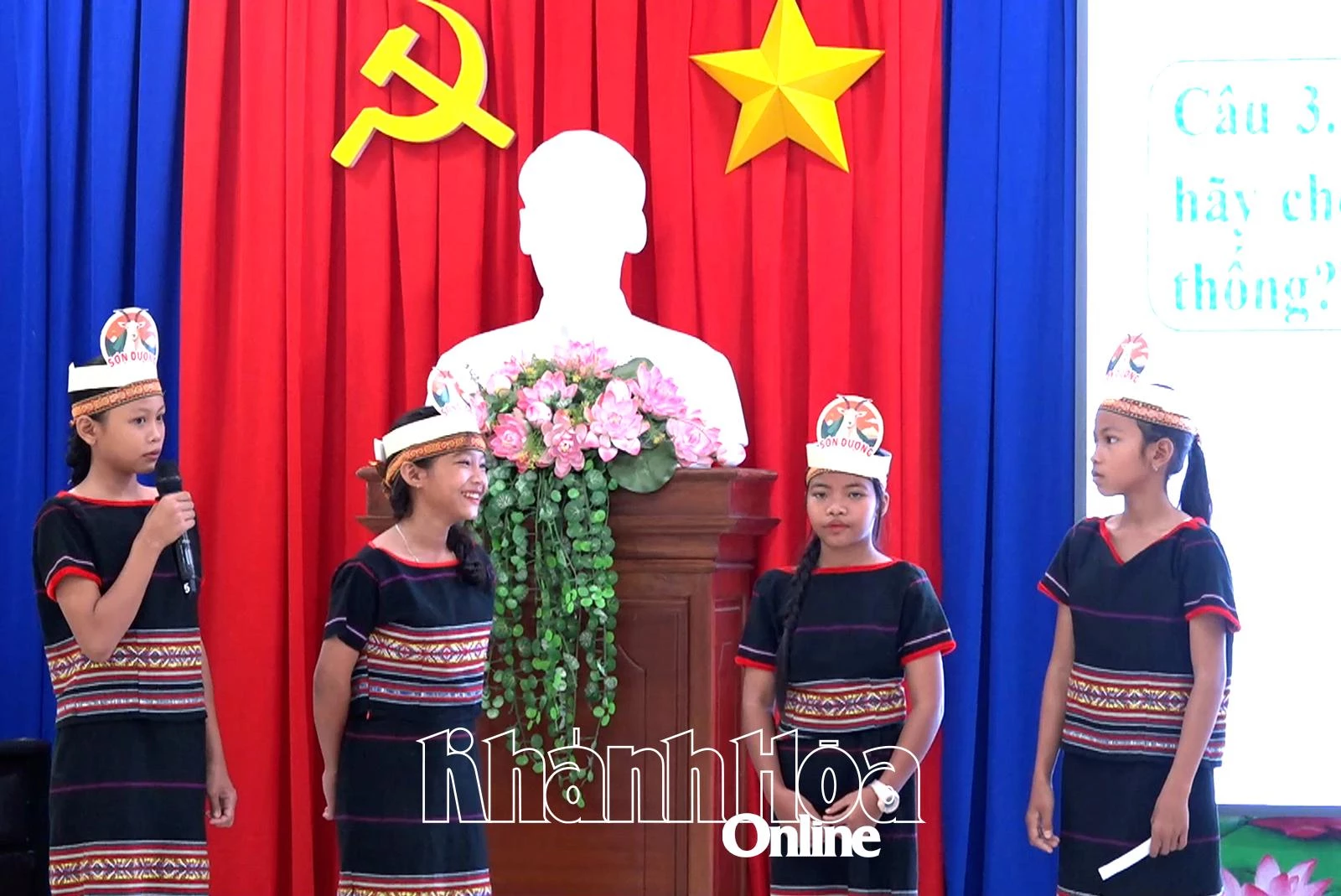 Một tiểu phẩm tuyên truyền về tình trạng tảo hôn và hôn nhân cận huyết thống của Trường THCS Yerin, xã Suối Cát, huyện Cam Lâm.
