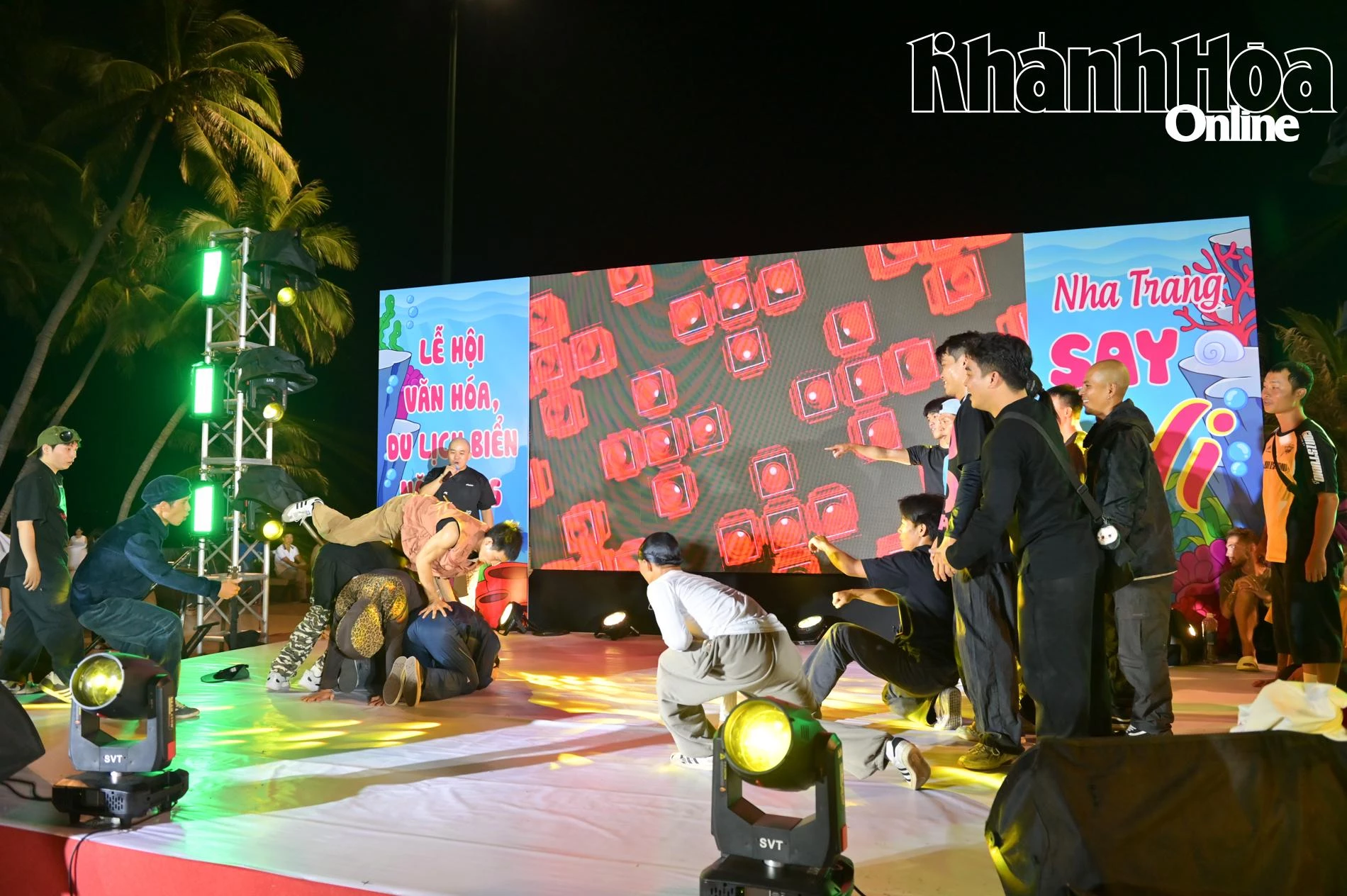 Sôi động Vũ hội đường phố TP. Nha Trang 2025