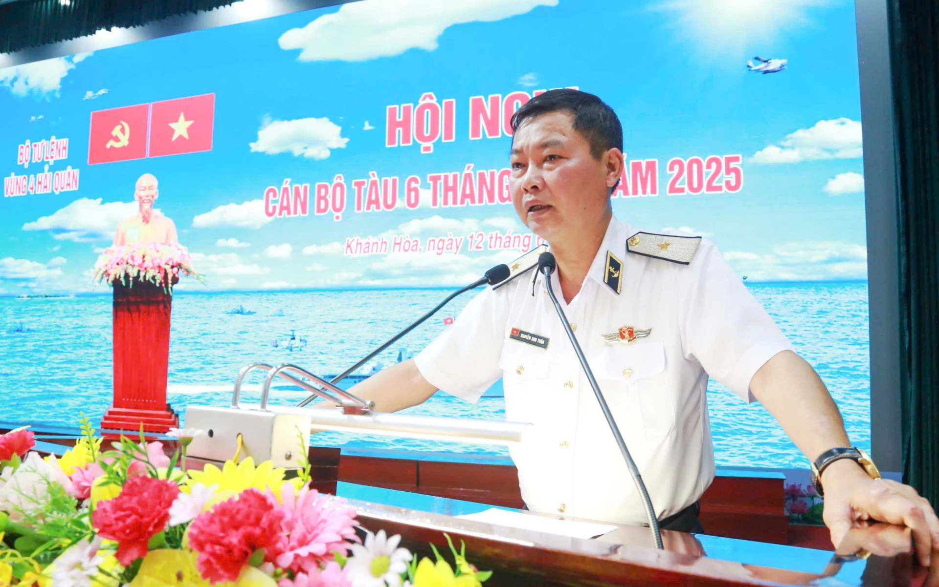 Chuẩn Đô đốc Nguyễn Anh Tuấn chủ trì hội nghị.