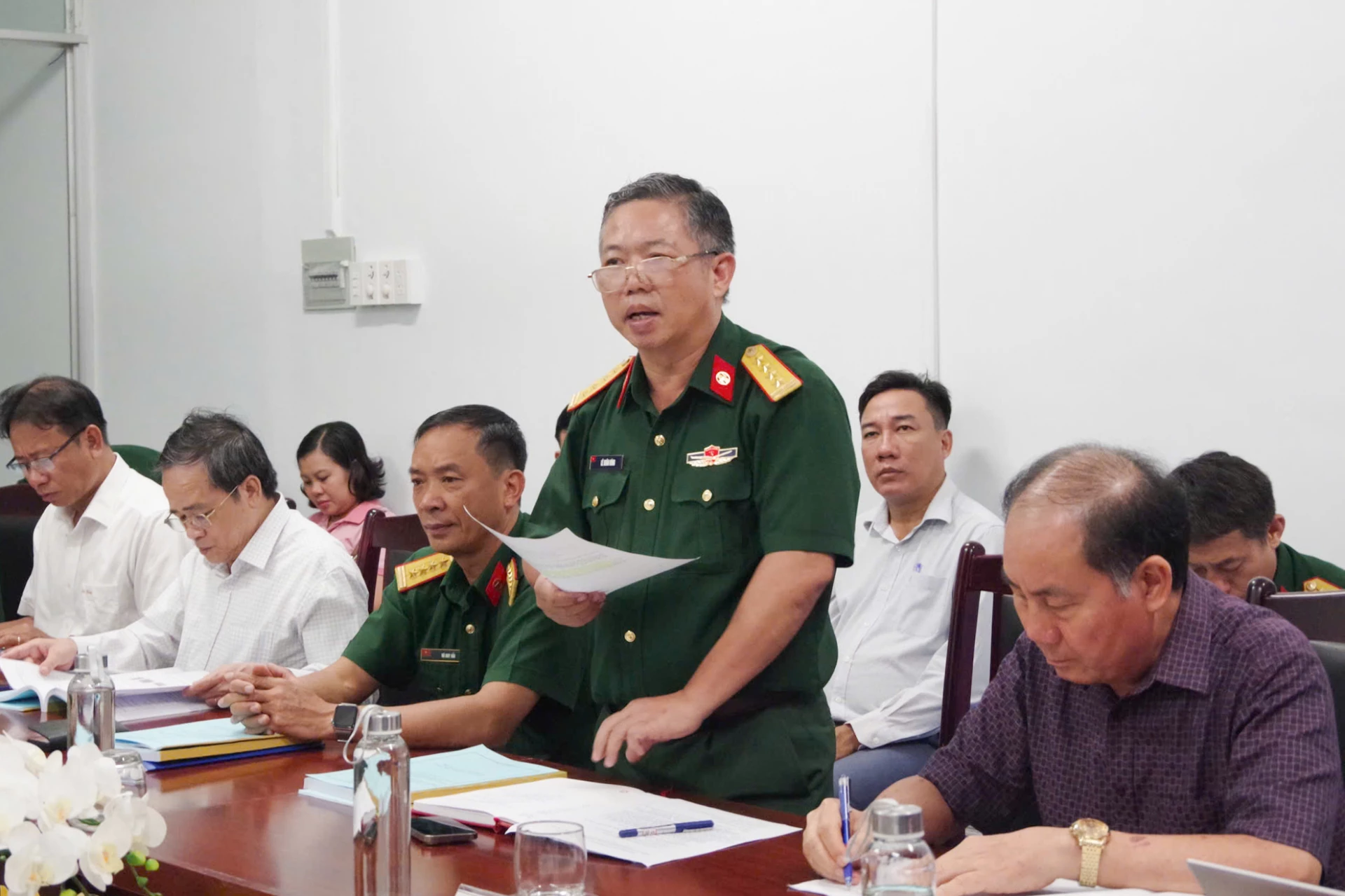 PGS, TS Lê Xuân Hùng trình bày các nội dung trong đề tài.