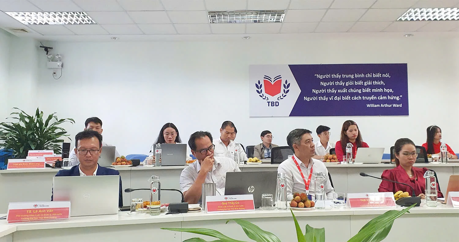 Hội nghị có sự tham gia của các chuyên gia, giảng viên, sinh viên của trường.