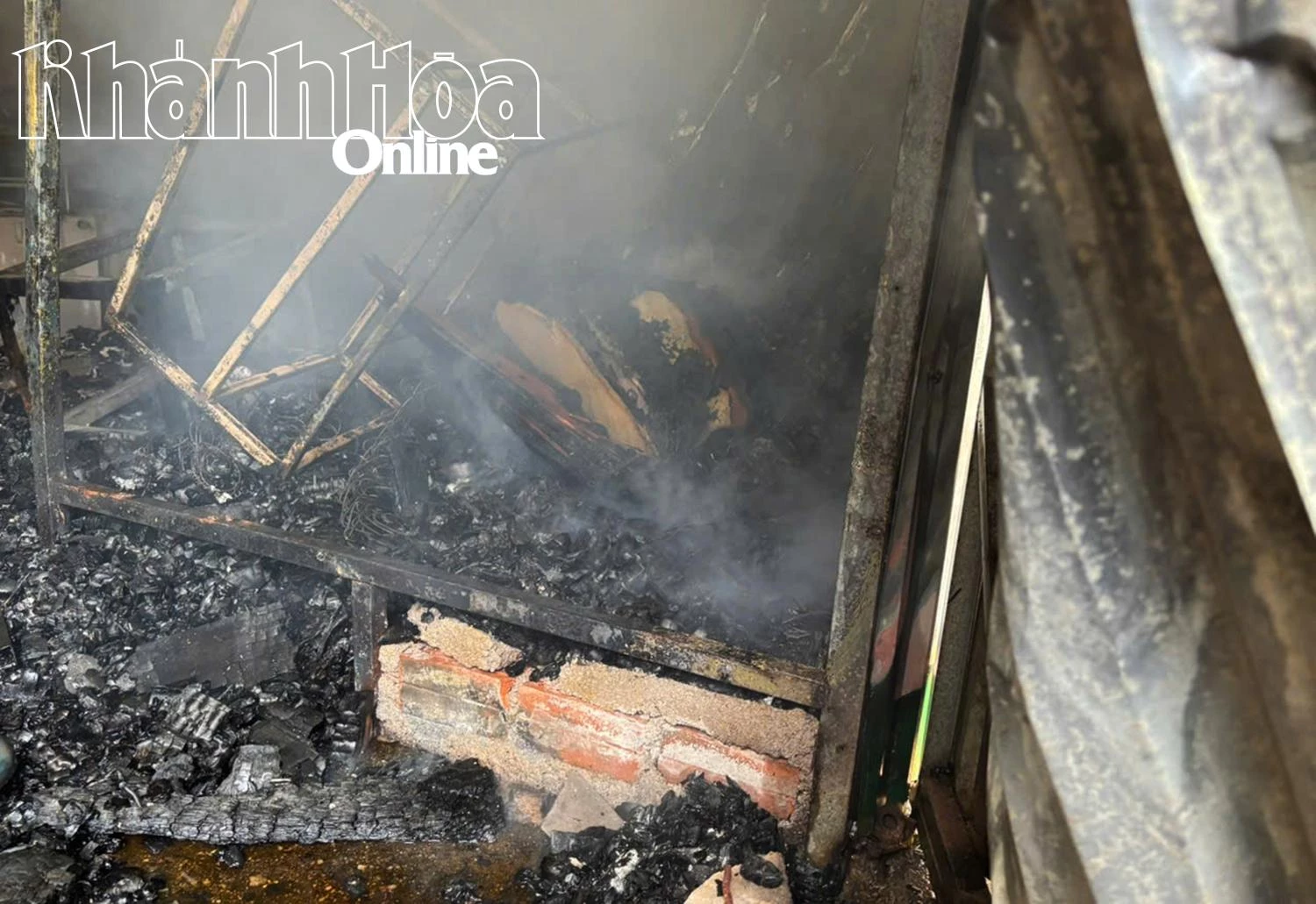 Kho chứa đồ gỗ bị hỏa hoạn