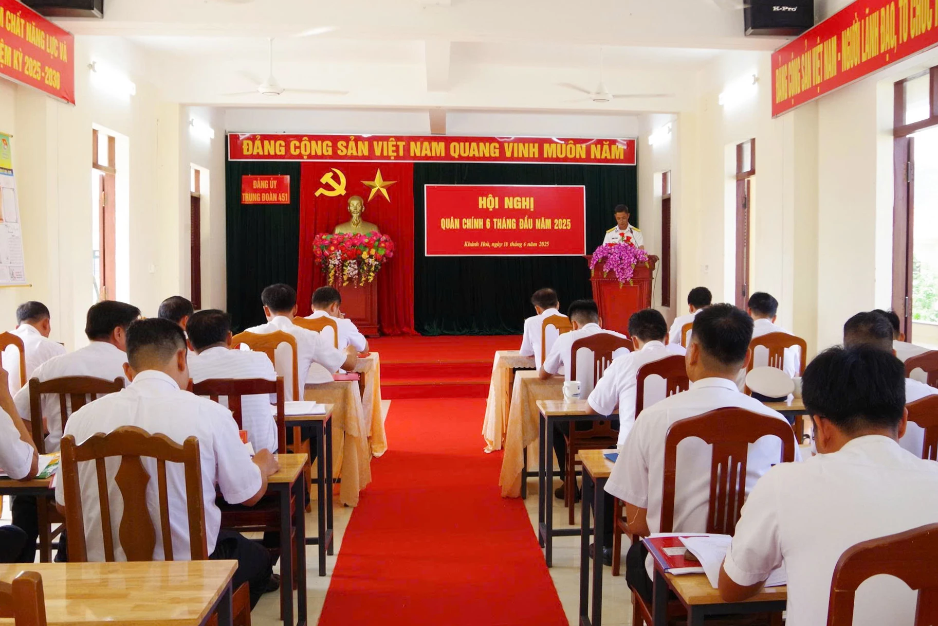 Quang cảnh hội nghị.