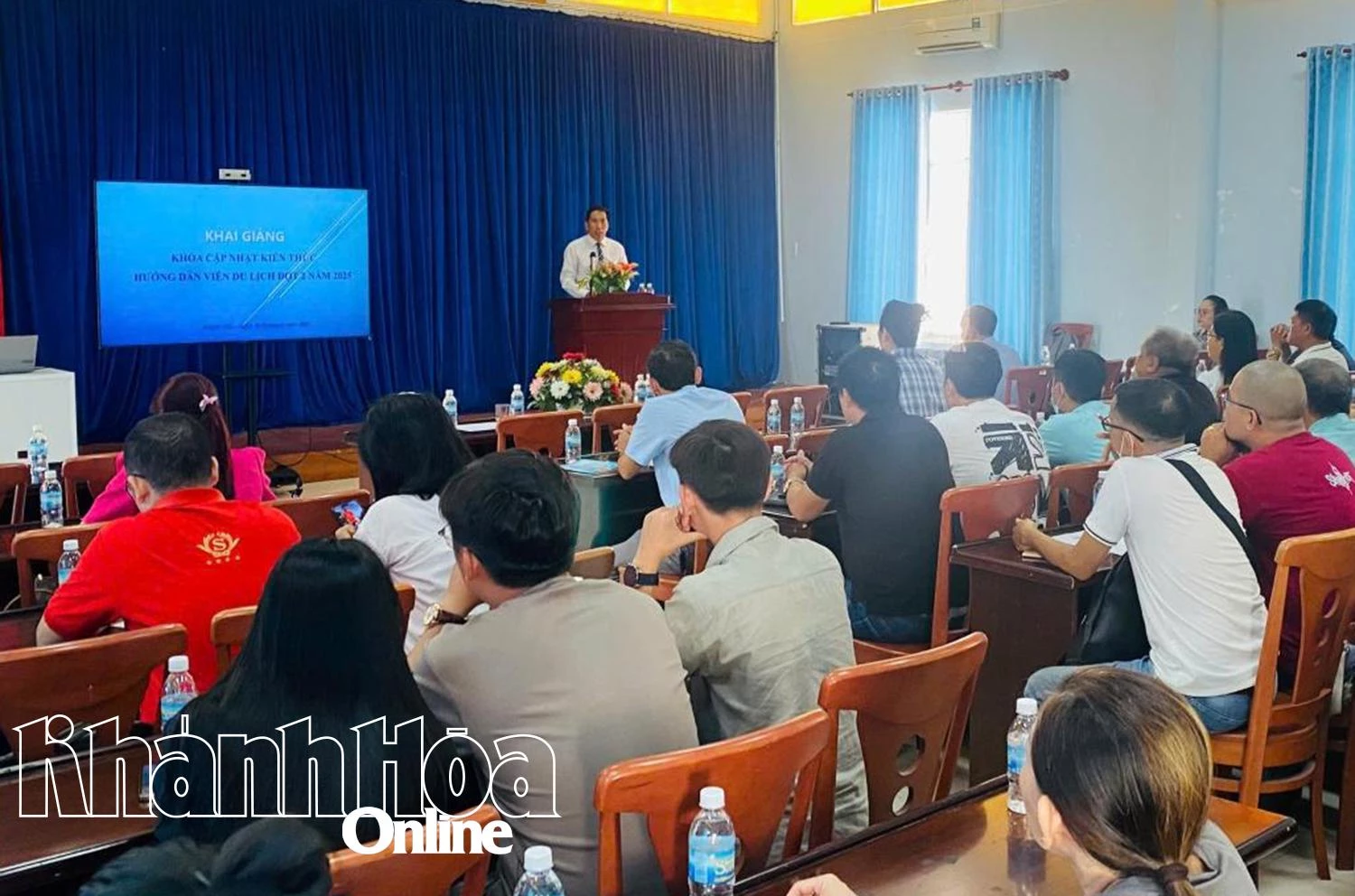 Quang cảnh lớp bồi dưỡng.