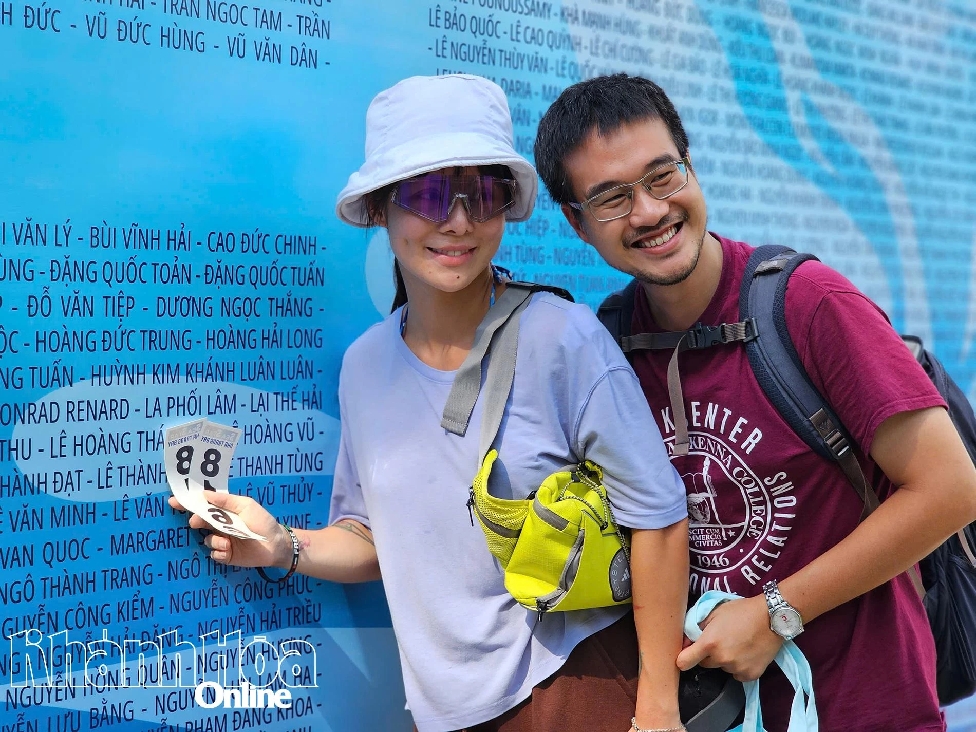 Các vận động viên check-in tên đăng ký thi đấu tại giải.