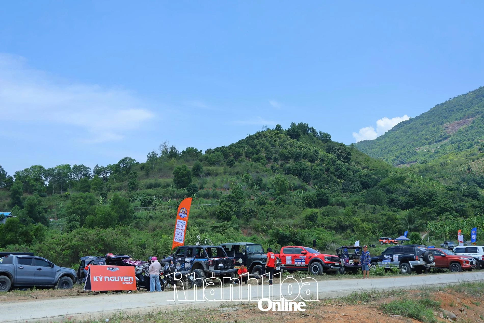 Các đội xe tập trung chuẩn bị cho ngày thi đấu thứ 4.