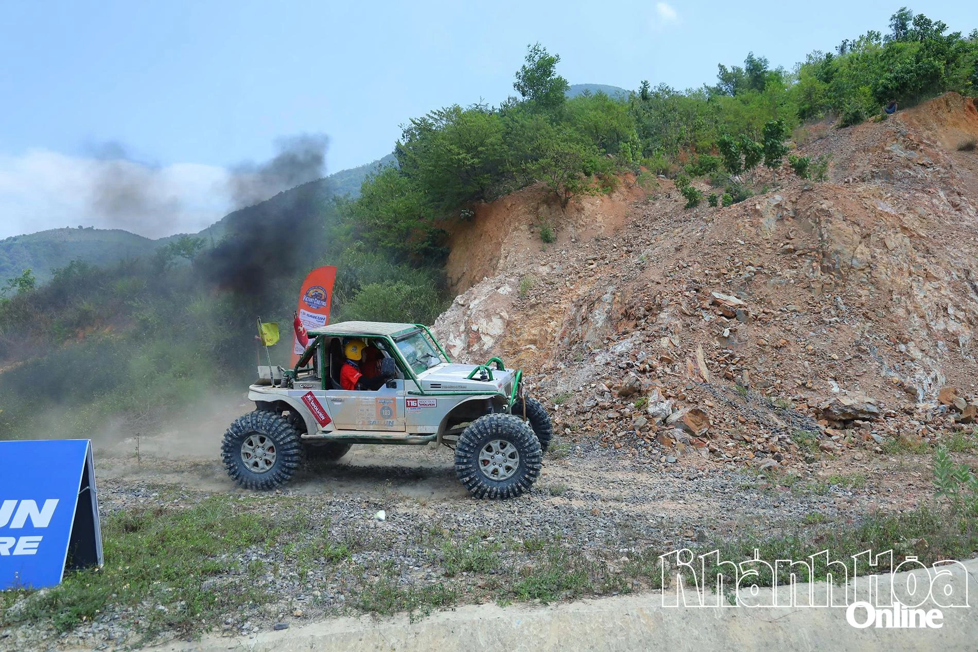 Xe hạng chuyên nghiệp chuẩn bị thách thức leo đồi dốc.