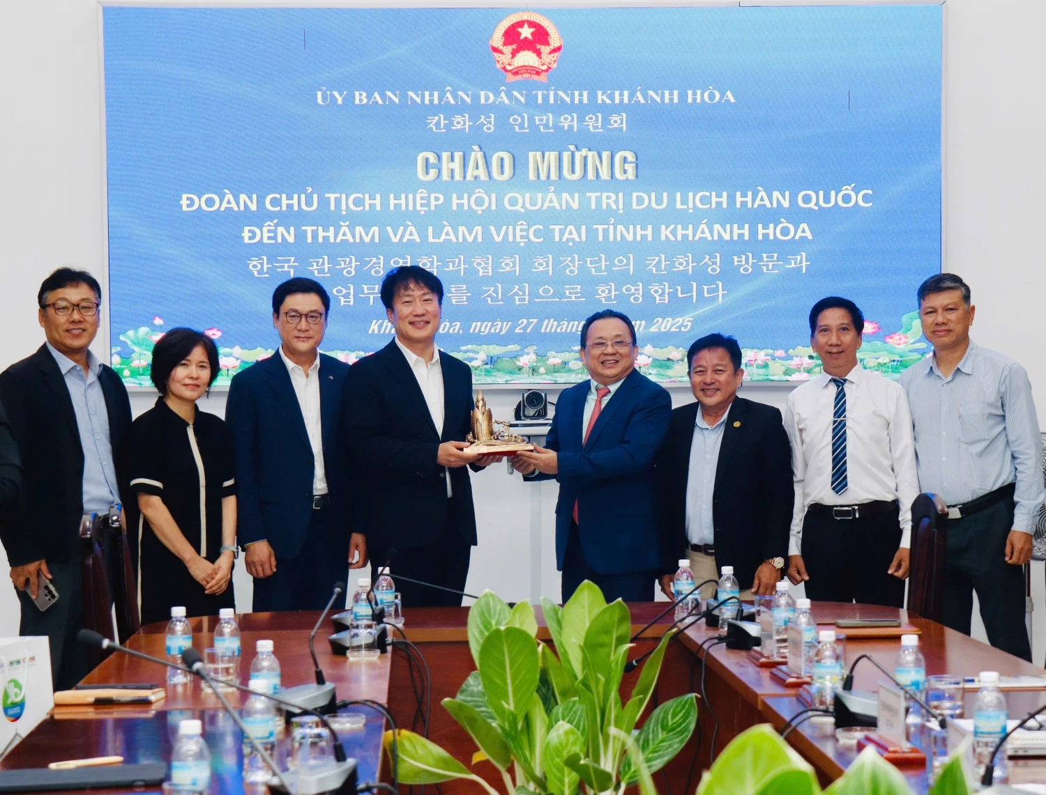 Phó Chủ tịch Thường trực UBND tỉnh Lê Hữu Hoàng làm việc với đoàn công tác của Hiệp hội Quản trị Du lịch Hàn Quốc