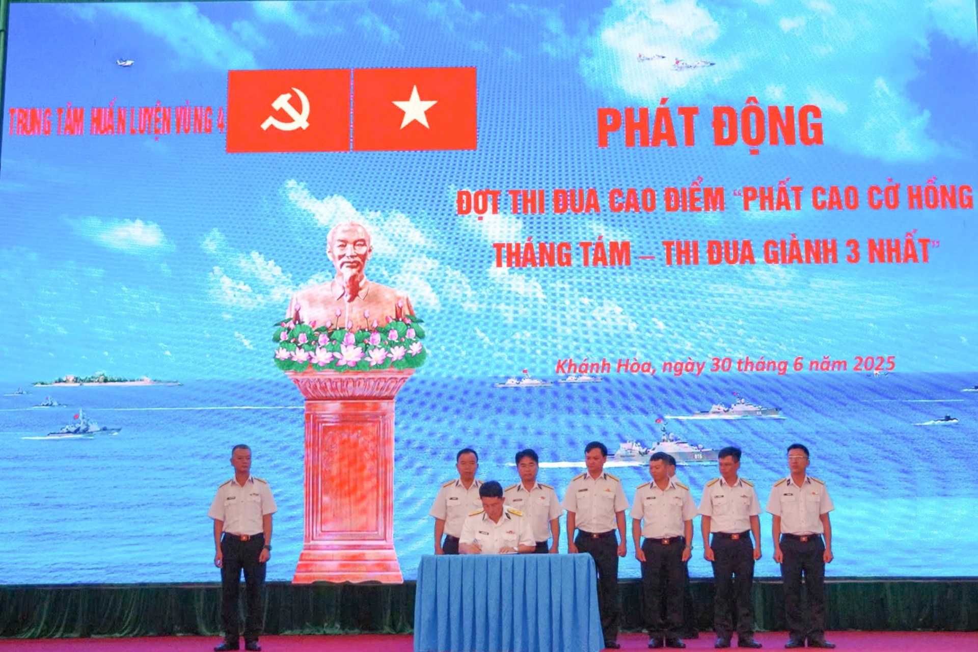 Các cơ quan, đơn vị ký kết giao ước thi đua.