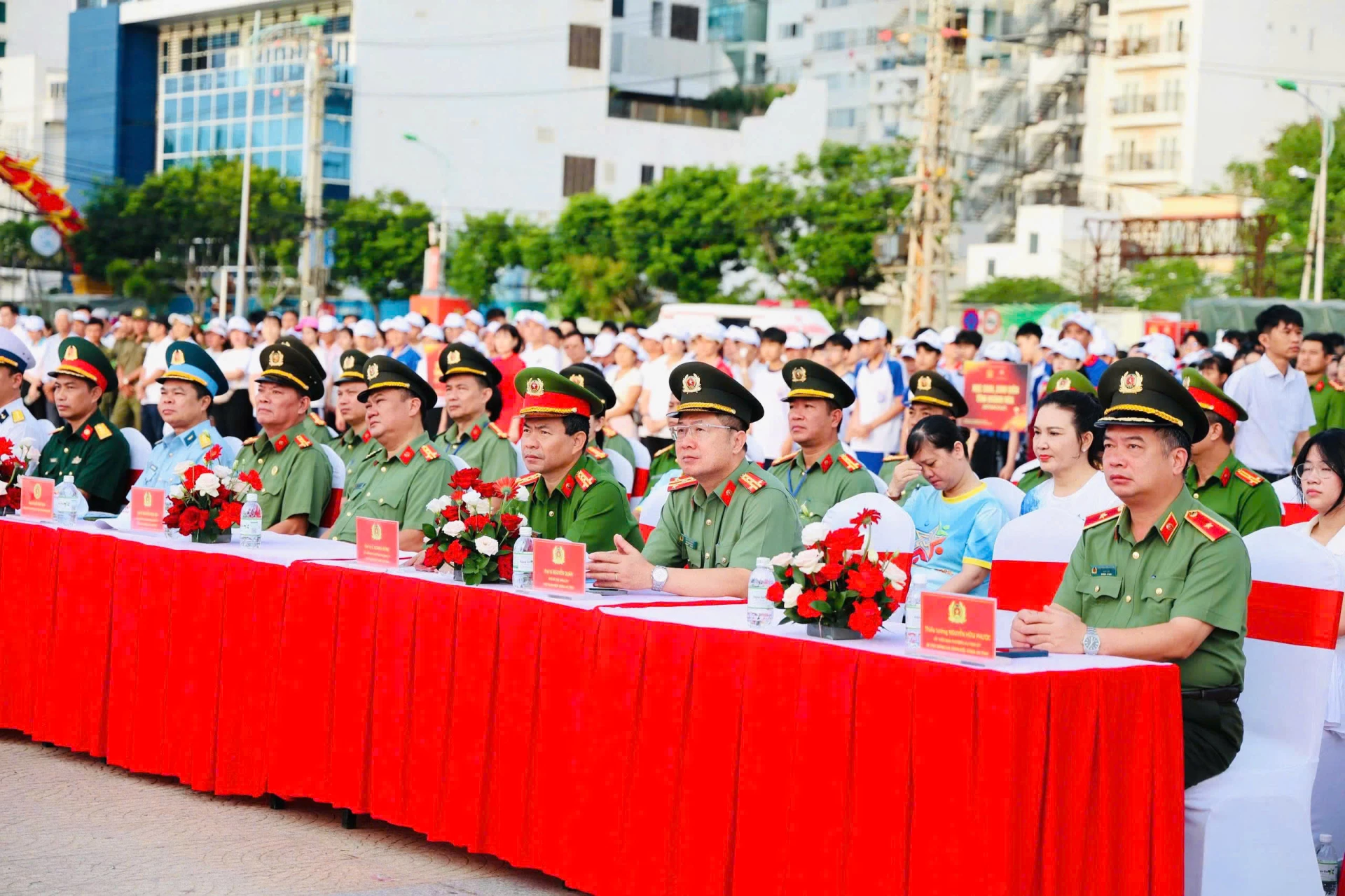 Các đại biểu tham dự chương trình.