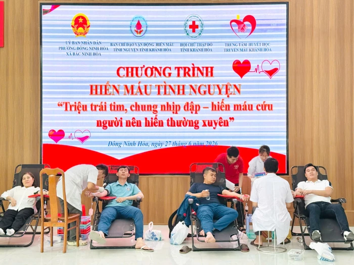 Hơn 300 người dân phường Đông Ninh Hòa tham gia hiến máu tình nguyện